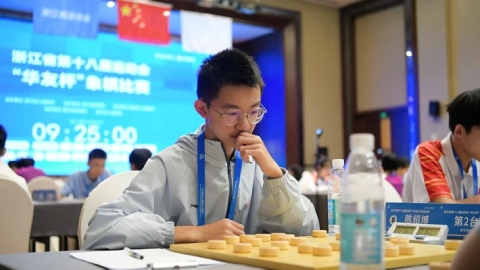 Thần đồng 13 tuổi gây chấn động làng cờ tướng Trung Quốc